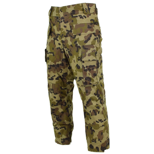 Original vintage Romanian field troops pants fleck pattern camouflage BDU trousers reinforced knees pocket closures